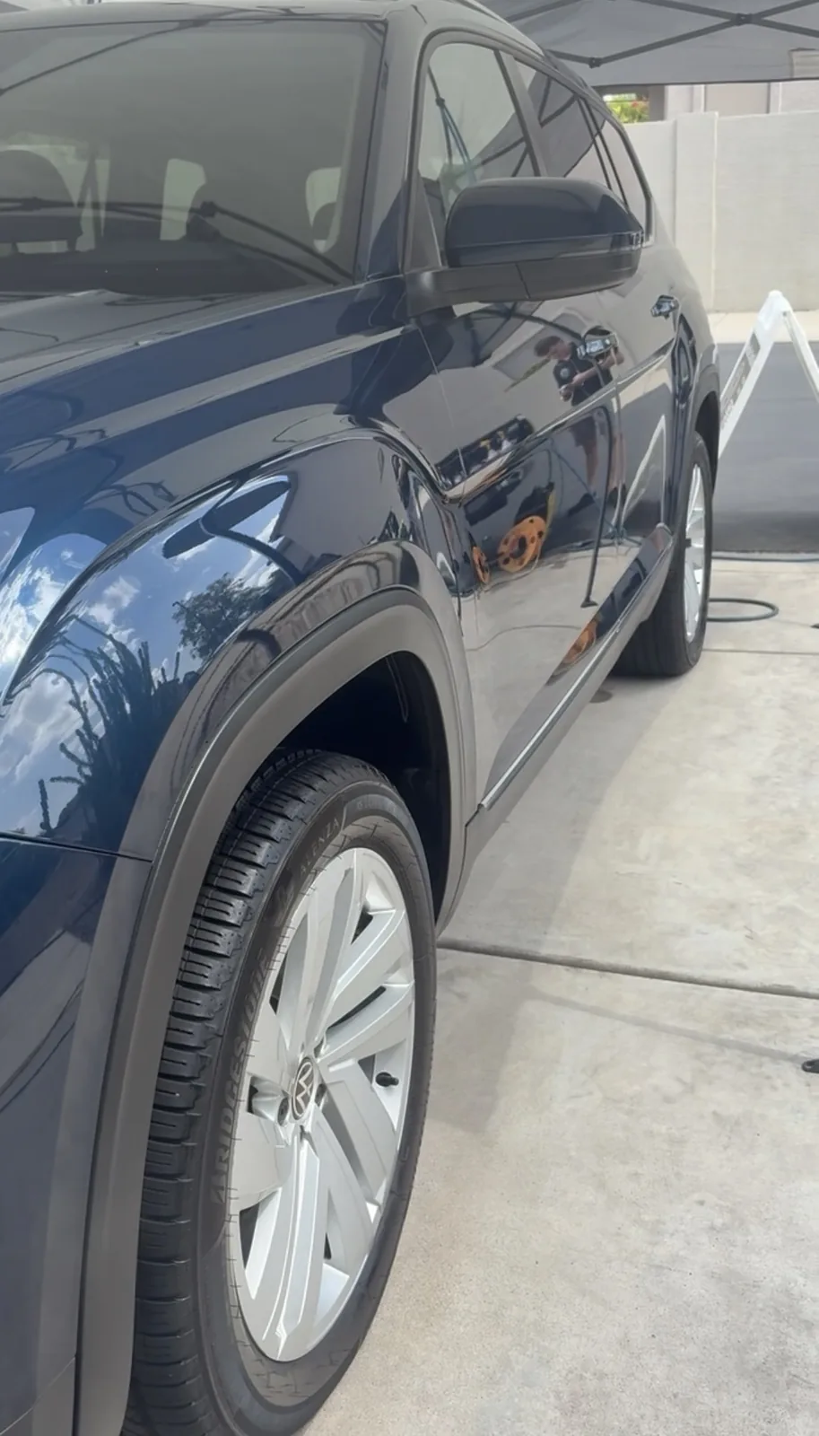 Deep blue VW Atlas with a mirror-gloss finish after ceramic coating